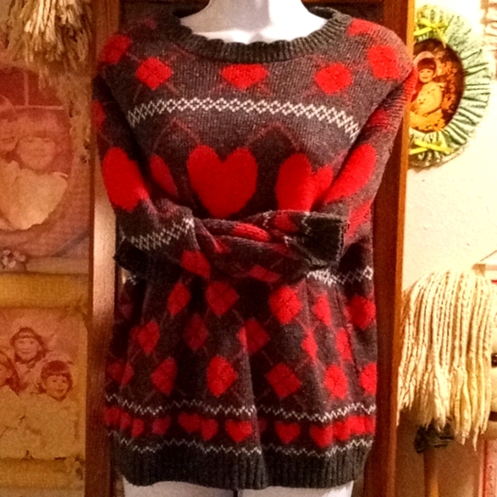 Vintage 80s, Dark-Gray with Red & White Hearts & Geometric Print Sweater❤️